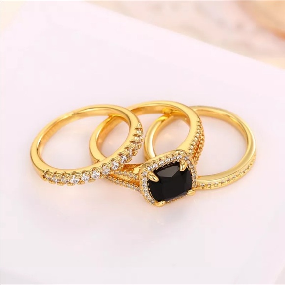 - 🖤Stunning Bold & Sparkly Black Onyx 3 Piece 10k Gold plated Ring &Bands.